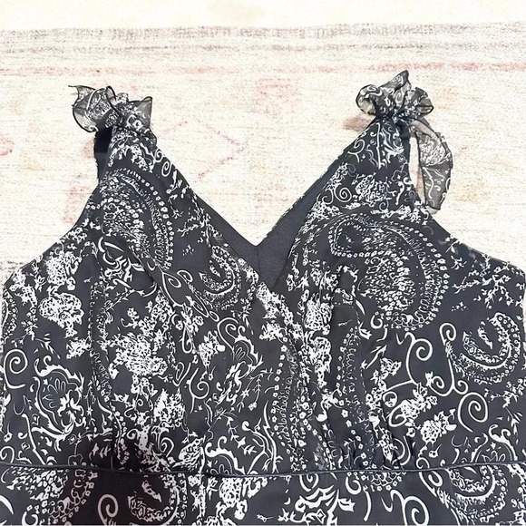 Black & white paisley asymmetrical dress with tie straps size 1X - Picture 10 of 12